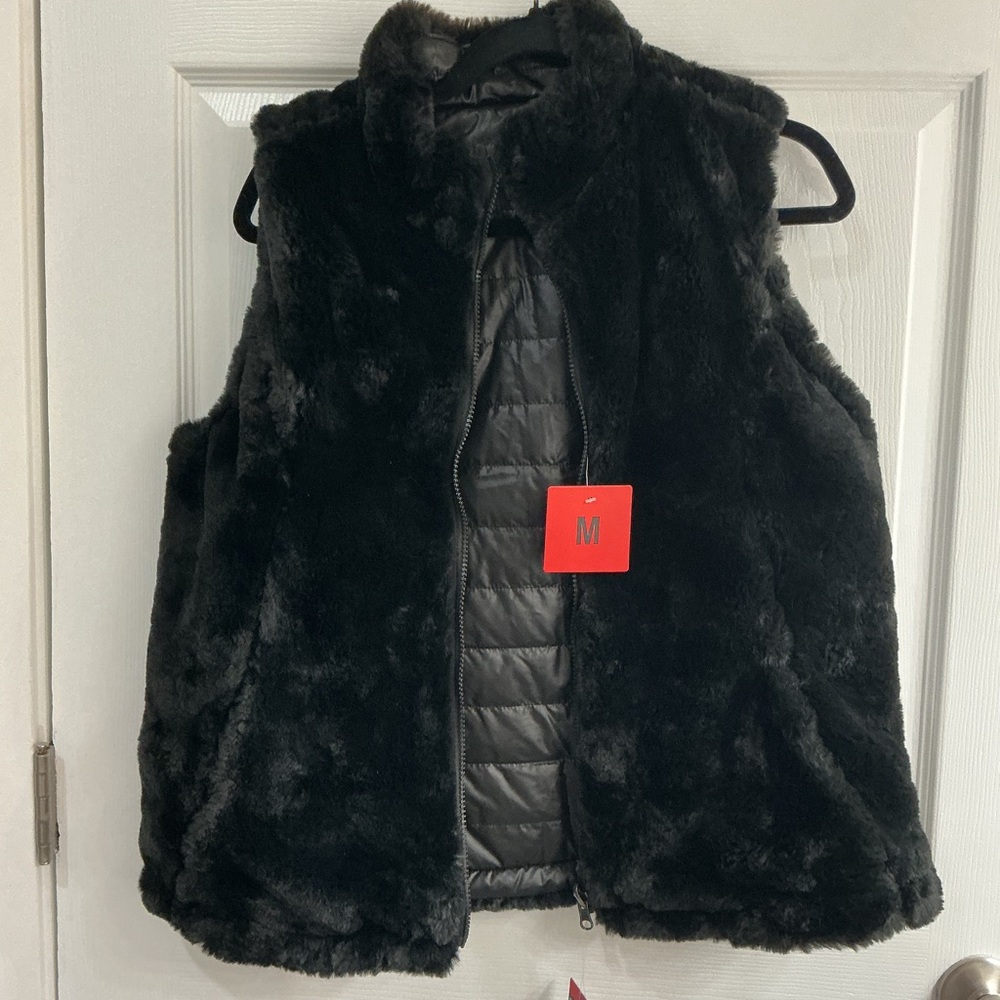 Black Faux Fur Vest can be worn revisable .